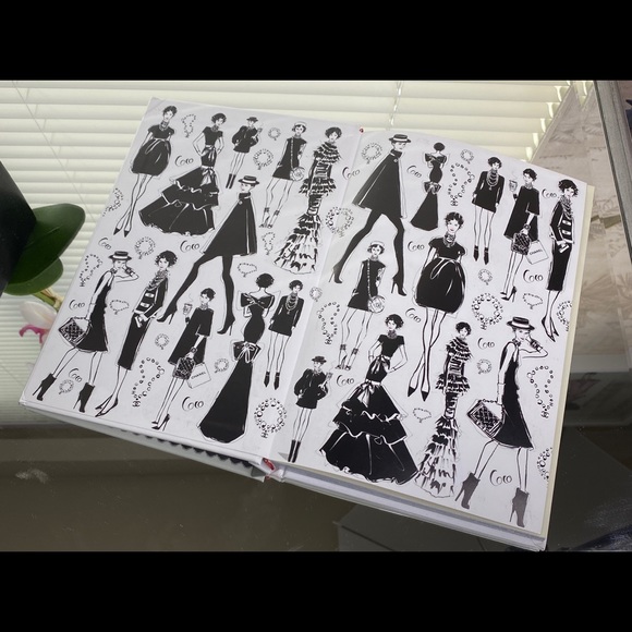 Coco Chanel 💯 Authentic - Picture 7 of 8